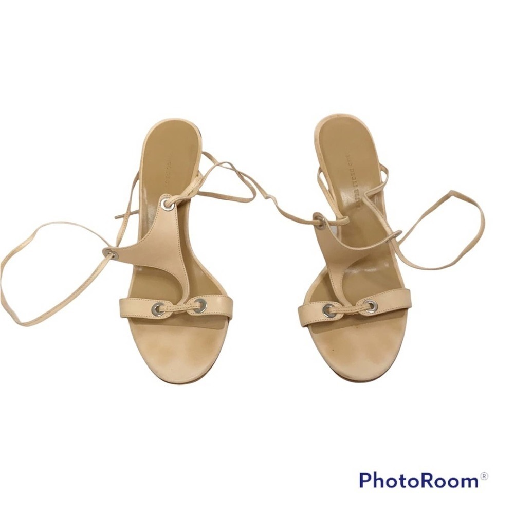Borgo Degli Ulivi tan t strap harness self tie heels